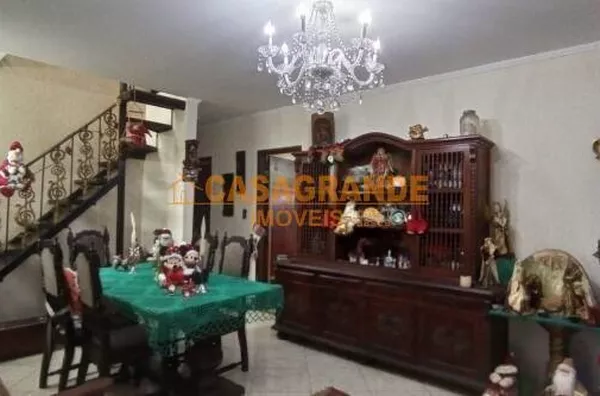 Casa com 04 quartos à venda, 175 m² - Vila Tatetuba - São José dos Campo