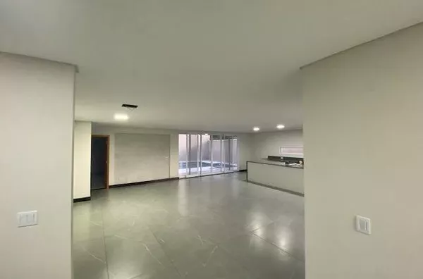 Casa com 3 quartos à venda, 370 m²- Condomínio Residencial Jaguary