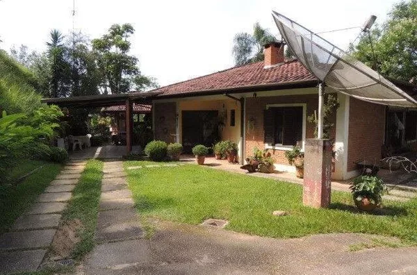 Chácara com 5 dormitórios à venda, 26000 m² por R$ 1.350.000,00 - Freitas - São José dos Campos/SP