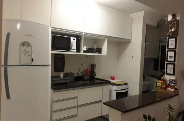 Aluga-se Apartamento com 03 dormitórios e sacada no Edifício Escuna