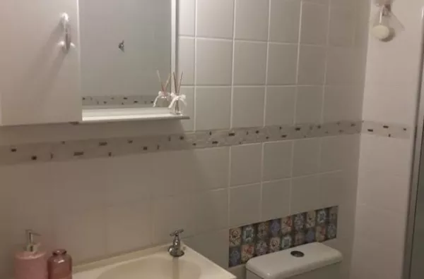 Aluga-se Apartamento com 03 dormitórios e sacada no Edifício Escuna