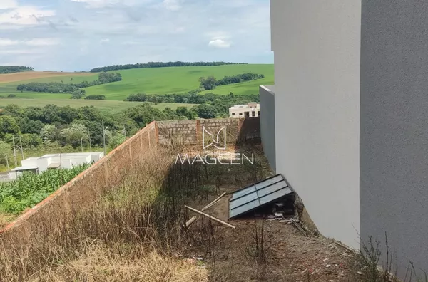 Terreno com projeto de sobrado aprovado 