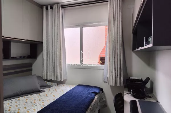 quarto com móveis e escritório sob medida