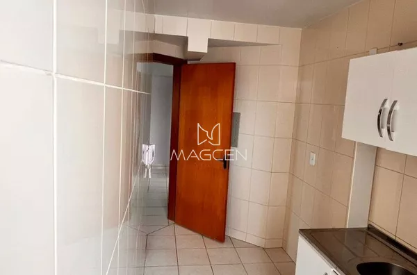 Apartamento de dois quartos no Centro 