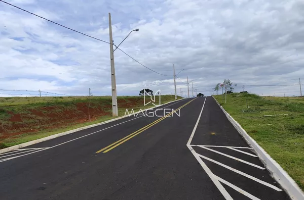 Três terrenos a venda no loteamento Jardim das Orquídeas 