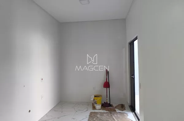 Casa na planta com sobra de lote 