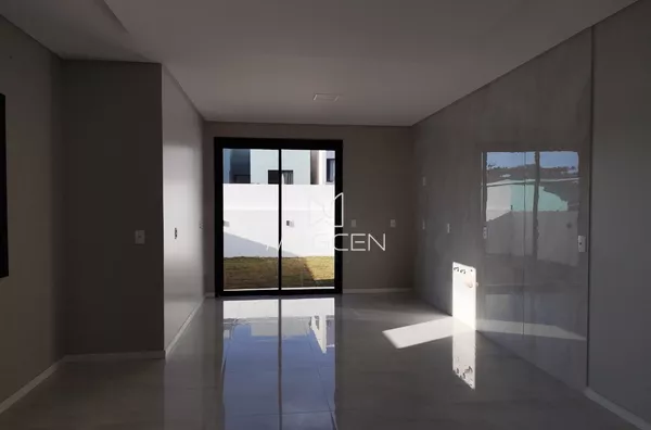 Sobrado com três suítes para venda 