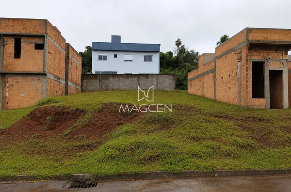 Terreno perto do Centro Veterinário da Mater Dai 
