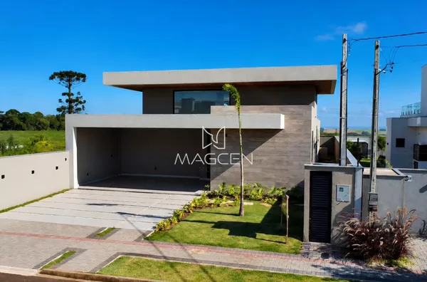Casa a poucos minutos do Centro com suítes grandes 