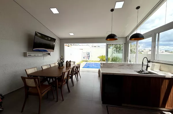 Sobrado mobiliado com área de festas e piscina