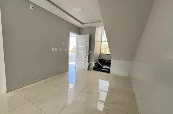 Sobrado na entrada do bairro Fraron 