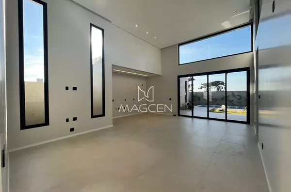 Casa a poucos minutos do Centro com suítes grandes 