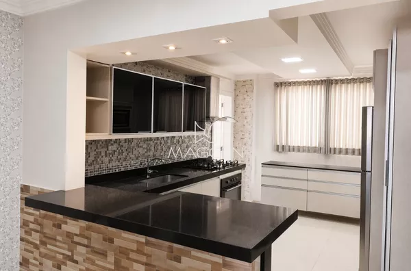 COZINHA COM MÓVEIS  E ELETROS 