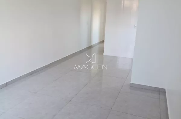 Casa de dois quartos com sobra de lote 