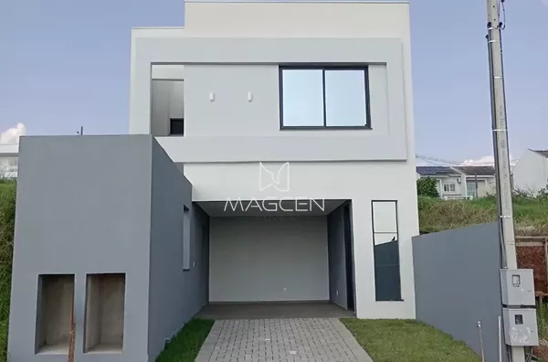 Sobrado com sol da manhã