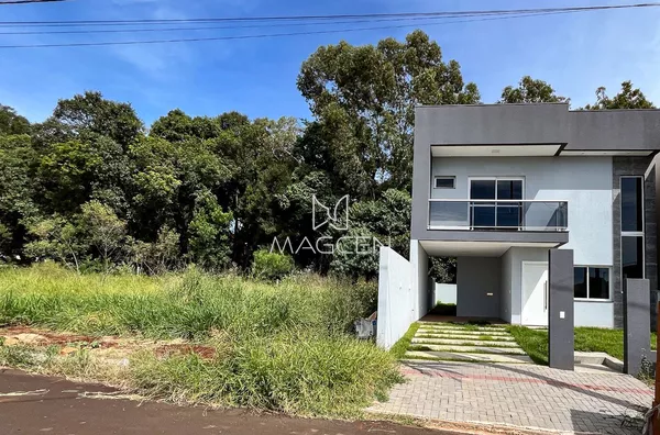 Sobrado na entrada no bairro Fraron 