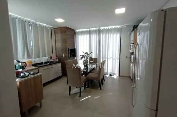 Sobrado com sol da manhã