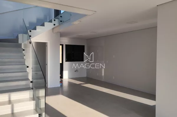 Sobrado com duas suítes para venda