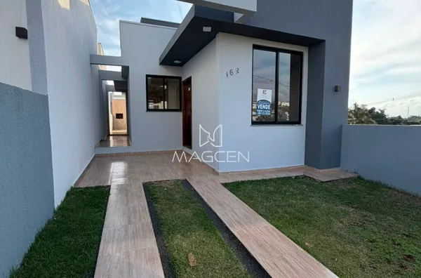 Casa com churrasqueira e amplo espaço nos fundos no bairro Fraron