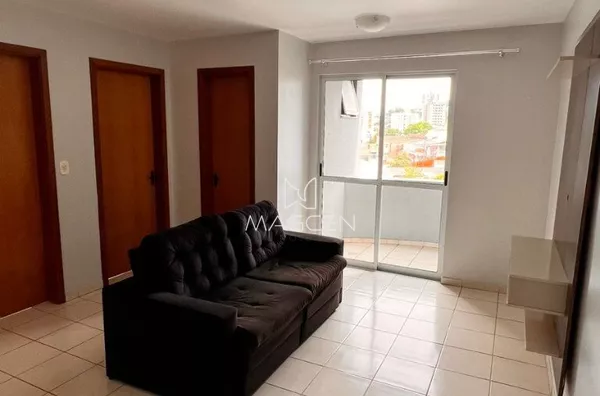 Apartamento de dois quartos no Centro 