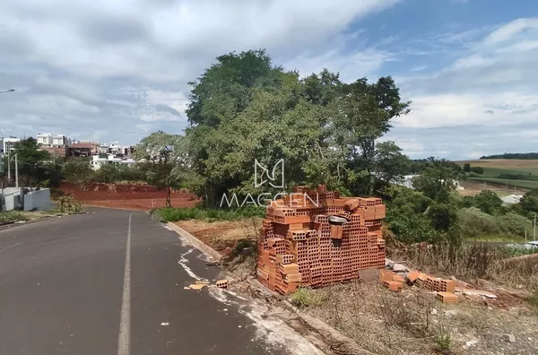 Terreno com projeto de sobrado aprovado 