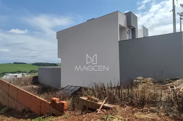 Terreno com projeto de sobrado aprovado 