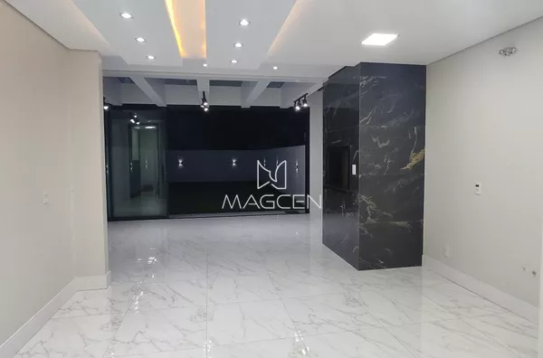 Sobrado na entrada do bairro Fraron 