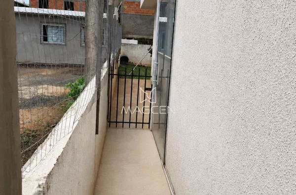 Casa com ampla sobra de terreno no Loteamento Zanella