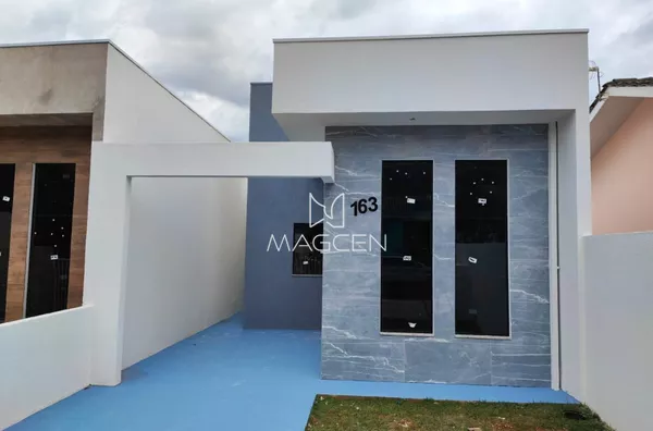 Casa com pé direito alto no bairro Alvorada