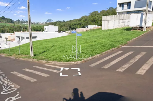 Terreno no Bairro São Francisco na Rua Geraldo Veronese