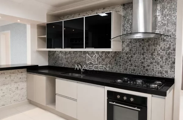 COZINHA COM MÓVEIS  E ELETROS 