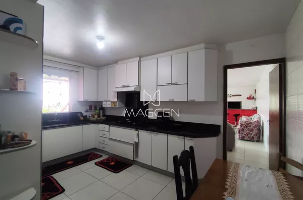 Cozinha com móveis 
