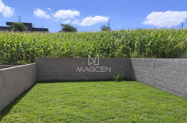 Casa na planta no Fraron com bastante sobra de lote - Foto 4