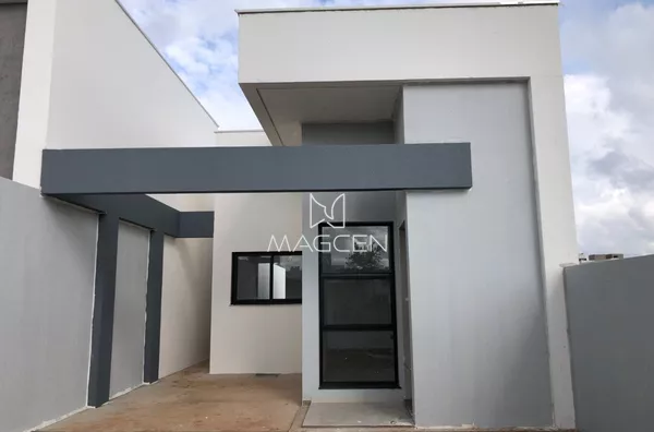 Casa de dois quartos e bastante sobra de lote aos fundos