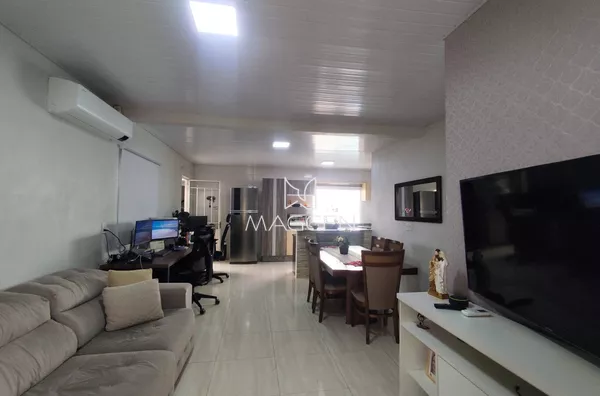 Casa com piscina perto do posto de saúde do Fraron 