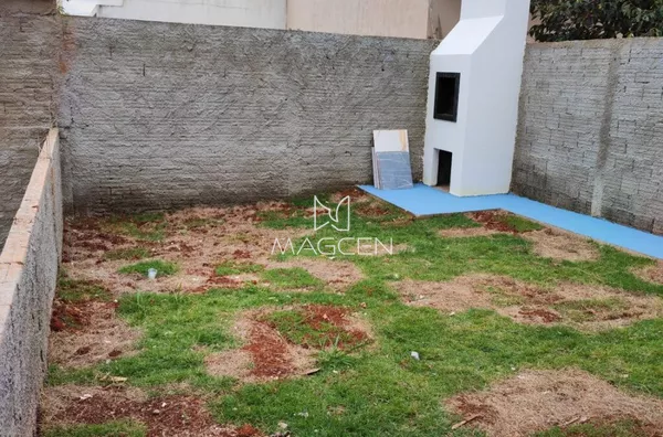 Casa com pé direito alto no bairro Alvorada