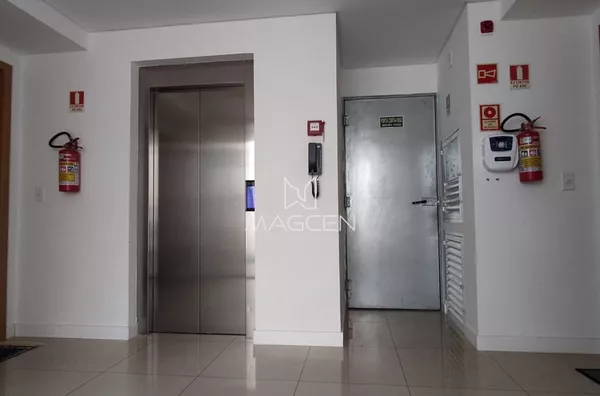 Apartamento com sol da manhã na sacada