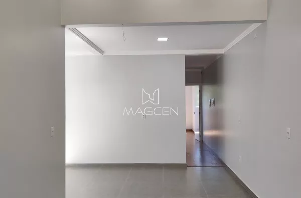 Casa com salão de festas no Fraron 