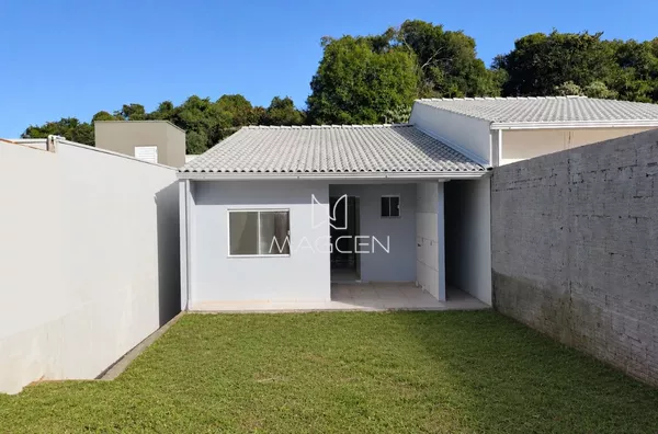 Casas de mesma planta com fácil acesso a UTFPR e com bastante sobra de lote 