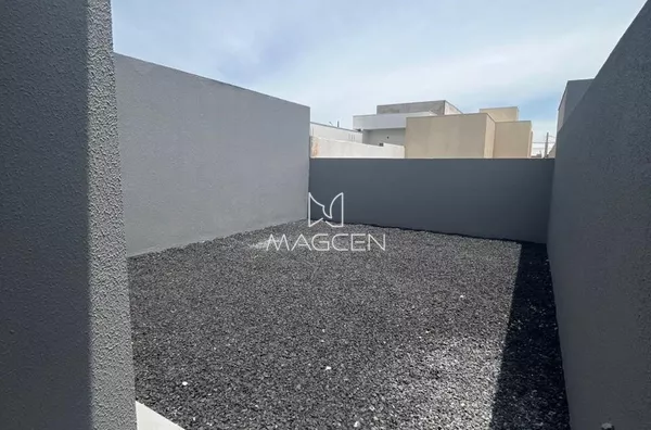 Casa com sobra de lote para ampliação 