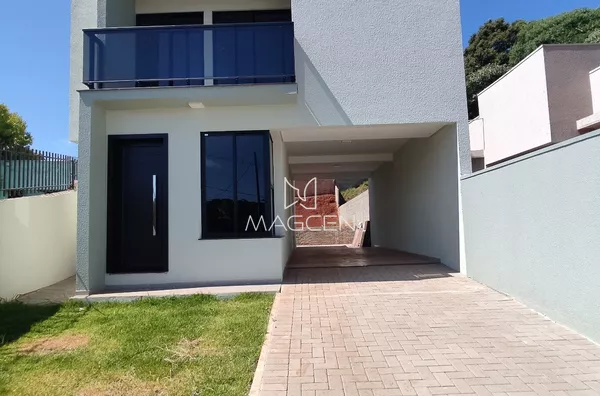 Sobrado na entrada do bairro São Francisco 