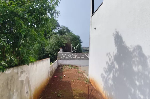 Sobrado á venda com 2 dormitórios