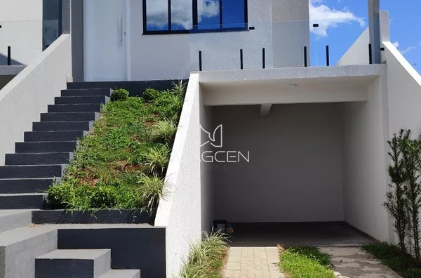 Casa com jardim de inverno e sobra de lote 