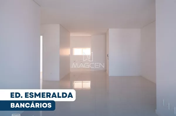 Apartamento amplo com sacada fechada 