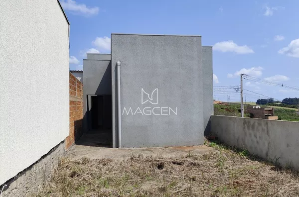 Casa de 2 quartos com excelente acabamento 