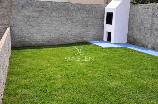 Casa com pé direito alto no bairro Alvorada