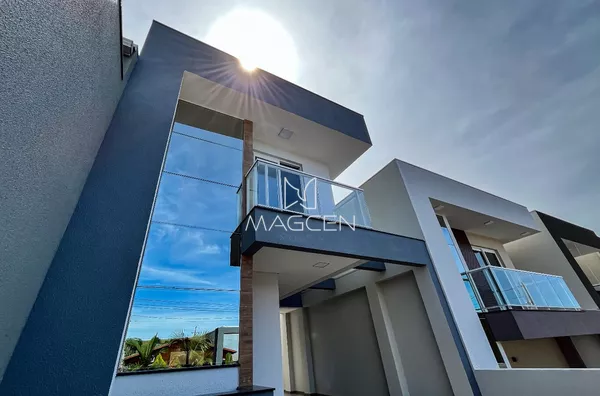 Sobrado na entrada do bairro Fraron 