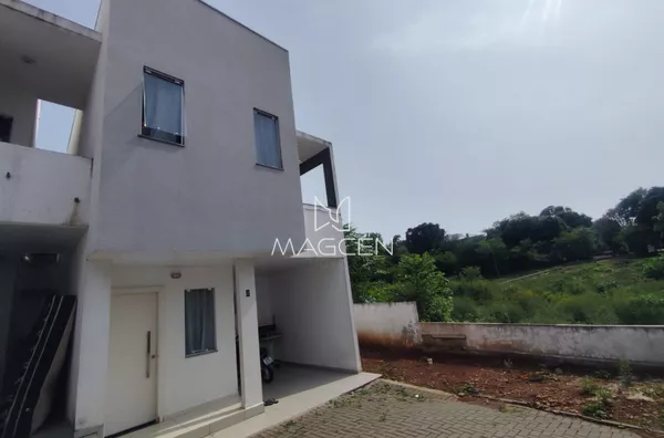 Sobrado á venda com 2 dormitórios