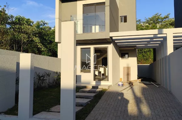 Sobrado com excelente padrão de acabamento 