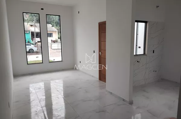 Casa com pé direito alto no bairro Alvorada